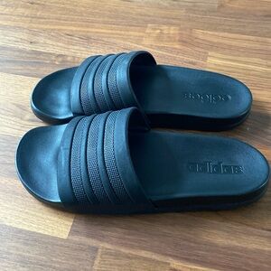 Adidas women’s slides sandals like new
